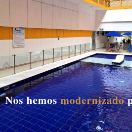 Piscina con regadera del hotel Neiva Plaza