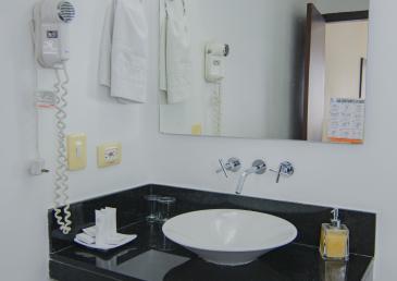 Habitación junior suite con servicio a la habitación del Hotel Neiva Plaza